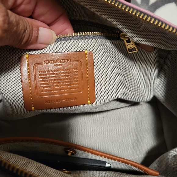 EUC Coach 1941 Shuffle Satchel - Picture 5 of 12